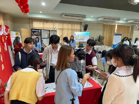ห้องเรียนศิลปฯภาษาจีนศึกษาดูงาน Open House ที่มหาวิทยาลัยนครพนม