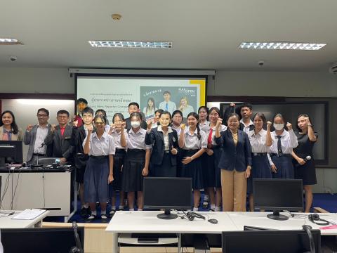 ห้องเรียนศิลปฯภาษาจีนศึกษาดูงาน Open House ที่มหาวิทยาลัยนครพนม