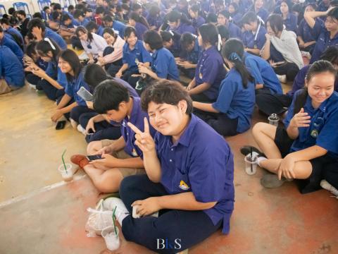 โครงการรณรงค์ต่อต้านยาเสพติด (โรงเรียนสีขาว)
