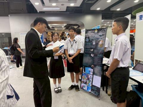 นักเรียนเข้าร่วมแข่งขัน มหกรรมหุ่นยนต์แห่งประเทศไทย