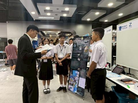 นักเรียนเข้าร่วมแข่งขัน มหกรรมหุ่นยนต์แห่งประเทศไทย