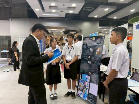 นักเรียนเข้าร่วมแข่งขัน มหกรรมหุ่นยนต์แห่งประเทศไทย