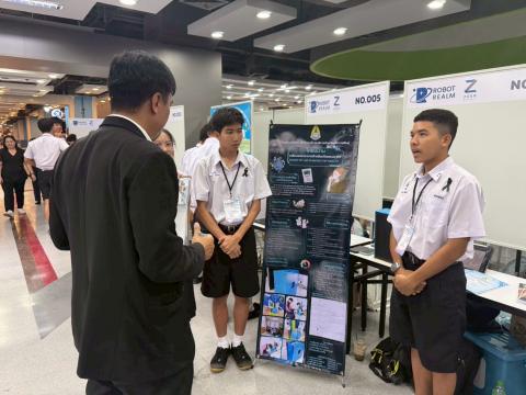 นักเรียนเข้าร่วมแข่งขัน มหกรรมหุ่นยนต์แห่งประเทศไทย