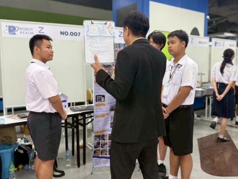 นักเรียนเข้าร่วมแข่งขัน มหกรรมหุ่นยนต์แห่งประเทศไทย