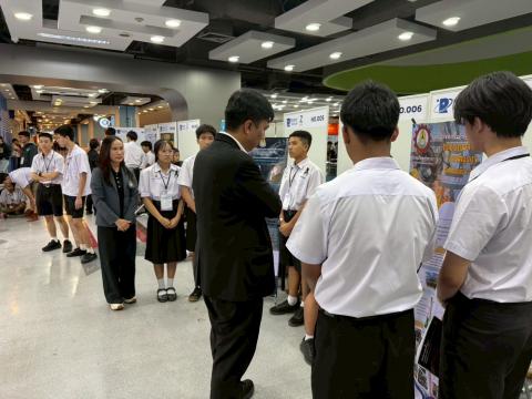 นักเรียนเข้าร่วมแข่งขัน มหกรรมหุ่นยนต์แห่งประเทศไทย