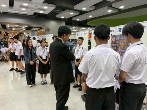 นักเรียนเข้าร่วมแข่งขัน มหกรรมหุ่นยนต์แห่งประเทศไทย