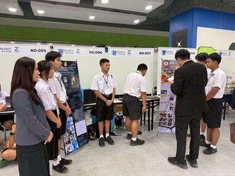 นักเรียนเข้าร่วมแข่งขัน มหกรรมหุ่นยนต์แห่งประเทศไทย
