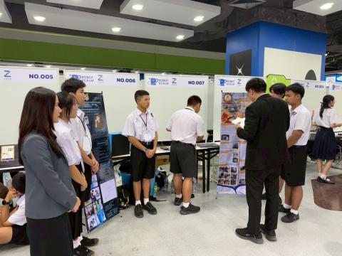 นักเรียนเข้าร่วมแข่งขัน มหกรรมหุ่นยนต์แห่งประเทศไทย