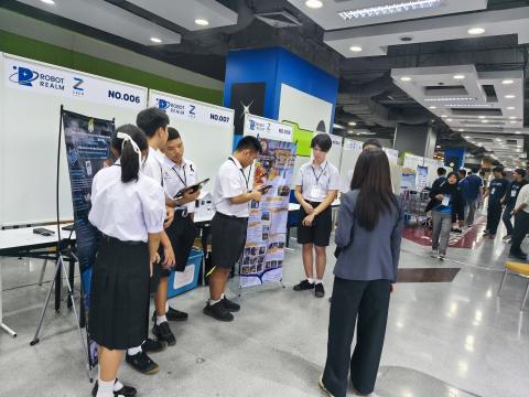 นักเรียนเข้าร่วมแข่งขัน มหกรรมหุ่นยนต์แห่งประเทศไทย