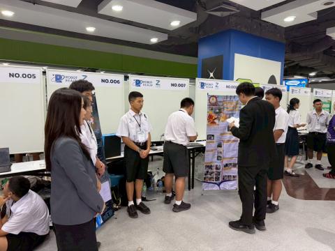 นักเรียนเข้าร่วมแข่งขัน มหกรรมหุ่นยนต์แห่งประเทศไทย