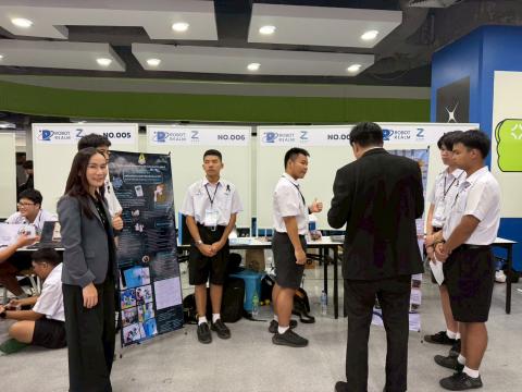 นักเรียนเข้าร่วมแข่งขัน มหกรรมหุ่นยนต์แห่งประเทศไทย