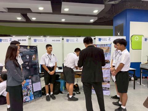 นักเรียนเข้าร่วมแข่งขัน มหกรรมหุ่นยนต์แห่งประเทศไทย