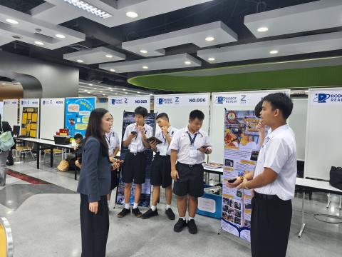 นักเรียนเข้าร่วมแข่งขัน มหกรรมหุ่นยนต์แห่งประเทศไทย