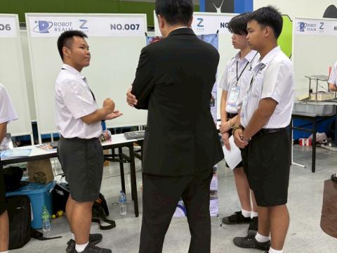 นักเรียนเข้าร่วมแข่งขัน มหกรรมหุ่นยนต์แห่งประเทศไทย
