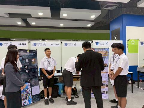 นักเรียนเข้าร่วมแข่งขัน มหกรรมหุ่นยนต์แห่งประเทศไทย