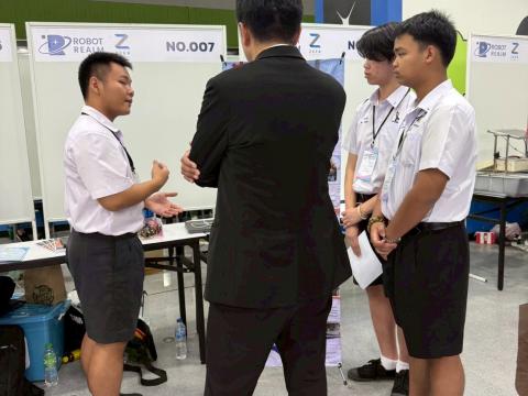 นักเรียนเข้าร่วมแข่งขัน มหกรรมหุ่นยนต์แห่งประเทศไทย