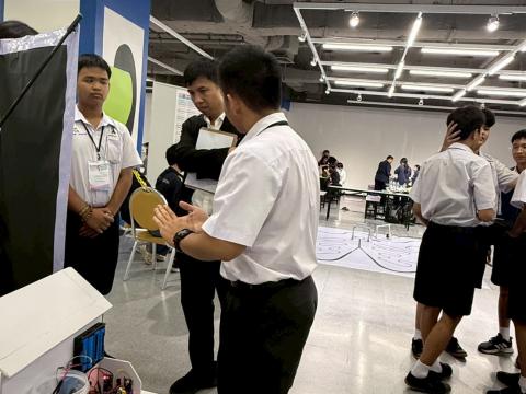 นักเรียนเข้าร่วมแข่งขัน มหกรรมหุ่นยนต์แห่งประเทศไทย