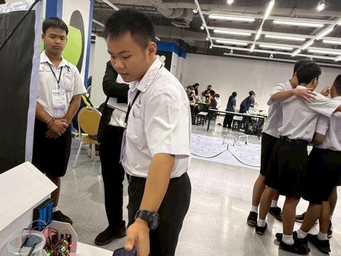 นักเรียนเข้าร่วมแข่งขัน มหกรรมหุ่นยนต์แห่งประเทศไทย