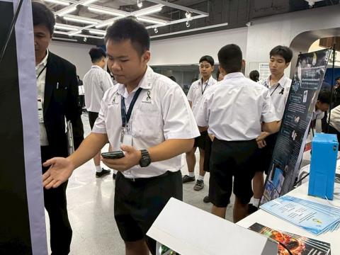 นักเรียนเข้าร่วมแข่งขัน มหกรรมหุ่นยนต์แห่งประเทศไทย