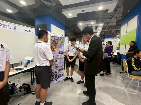 นักเรียนเข้าร่วมแข่งขัน มหกรรมหุ่นยนต์แห่งประเทศไทย