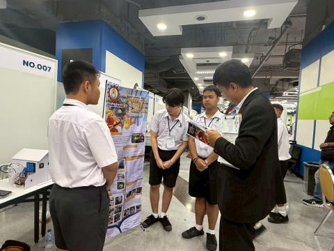 นักเรียนเข้าร่วมแข่งขัน มหกรรมหุ่นยนต์แห่งประเทศไทย