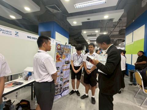 นักเรียนเข้าร่วมแข่งขัน มหกรรมหุ่นยนต์แห่งประเทศไทย