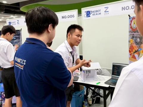 นักเรียนเข้าร่วมแข่งขัน มหกรรมหุ่นยนต์แห่งประเทศไทย