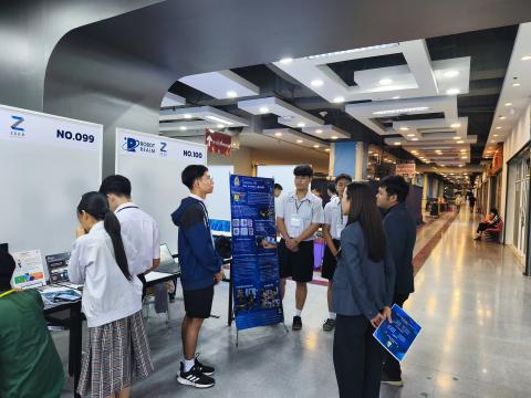 นักเรียนเข้าร่วมแข่งขัน มหกรรมหุ่นยนต์แห่งประเทศไทย