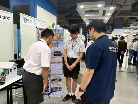 นักเรียนเข้าร่วมแข่งขัน มหกรรมหุ่นยนต์แห่งประเทศไทย