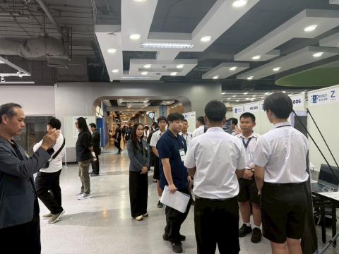 นักเรียนเข้าร่วมแข่งขัน มหกรรมหุ่นยนต์แห่งประเทศไทย