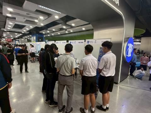 นักเรียนเข้าร่วมแข่งขัน มหกรรมหุ่นยนต์แห่งประเทศไทย