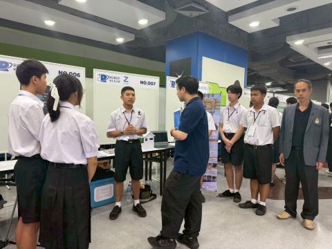 นักเรียนเข้าร่วมแข่งขัน มหกรรมหุ่นยนต์แห่งประเทศไทย