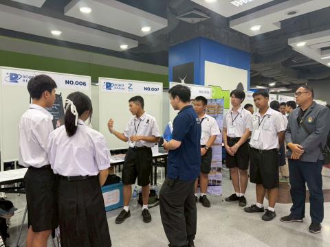 นักเรียนเข้าร่วมแข่งขัน มหกรรมหุ่นยนต์แห่งประเทศไทย