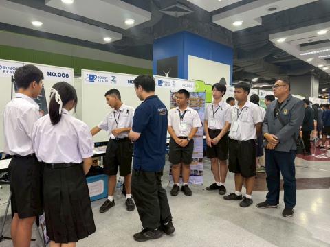 นักเรียนเข้าร่วมแข่งขัน มหกรรมหุ่นยนต์แห่งประเทศไทย