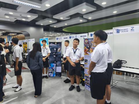 นักเรียนเข้าร่วมแข่งขัน มหกรรมหุ่นยนต์แห่งประเทศไทย