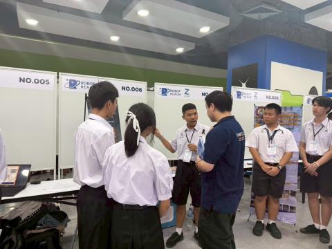 นักเรียนเข้าร่วมแข่งขัน มหกรรมหุ่นยนต์แห่งประเทศไทย