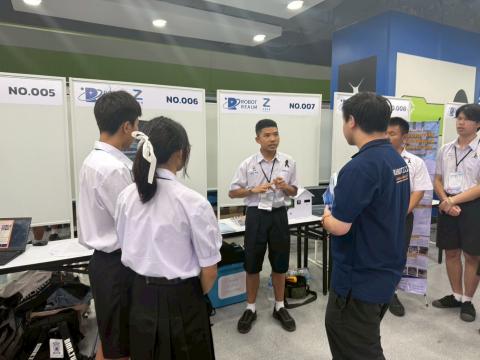 นักเรียนเข้าร่วมแข่งขัน มหกรรมหุ่นยนต์แห่งประเทศไทย