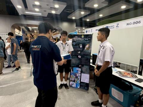 นักเรียนเข้าร่วมแข่งขัน มหกรรมหุ่นยนต์แห่งประเทศไทย