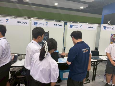 นักเรียนเข้าร่วมแข่งขัน มหกรรมหุ่นยนต์แห่งประเทศไทย