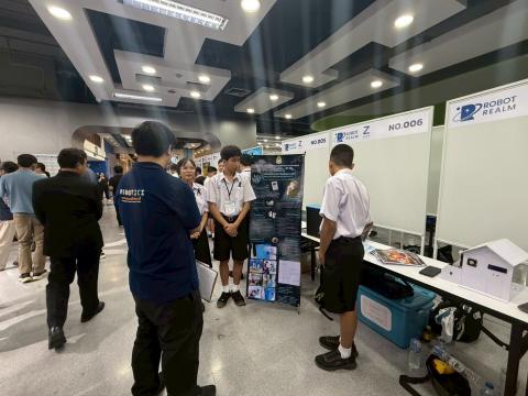 นักเรียนเข้าร่วมแข่งขัน มหกรรมหุ่นยนต์แห่งประเทศไทย