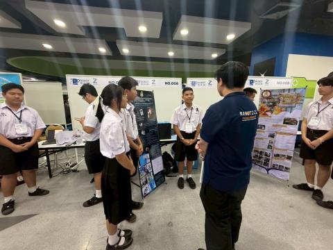 นักเรียนเข้าร่วมแข่งขัน มหกรรมหุ่นยนต์แห่งประเทศไทย
