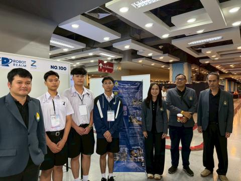 นักเรียนเข้าร่วมแข่งขัน มหกรรมหุ่นยนต์แห่งประเทศไทย