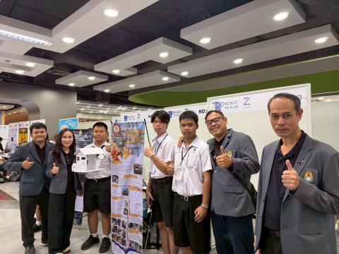 นักเรียนเข้าร่วมแข่งขัน มหกรรมหุ่นยนต์แห่งประเทศไทย