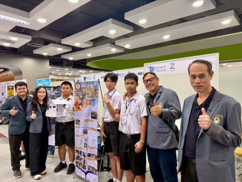 นักเรียนเข้าร่วมแข่งขัน มหกรรมหุ่นยนต์แห่งประเทศไทย