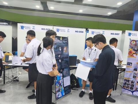 นักเรียนเข้าร่วมแข่งขัน มหกรรมหุ่นยนต์แห่งประเทศไทย