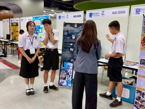 นักเรียนเข้าร่วมแข่งขัน มหกรรมหุ่นยนต์แห่งประเทศไทย