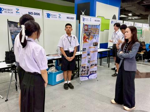 นักเรียนเข้าร่วมแข่งขัน มหกรรมหุ่นยนต์แห่งประเทศไทย