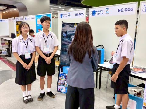 นักเรียนเข้าร่วมแข่งขัน มหกรรมหุ่นยนต์แห่งประเทศไทย