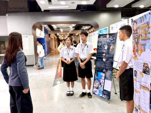 นักเรียนเข้าร่วมแข่งขัน มหกรรมหุ่นยนต์แห่งประเทศไทย