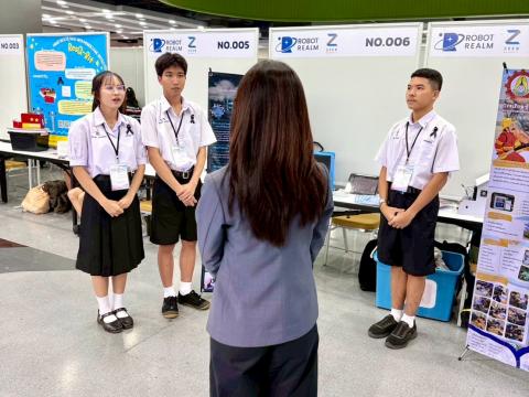 นักเรียนเข้าร่วมแข่งขัน มหกรรมหุ่นยนต์แห่งประเทศไทย
